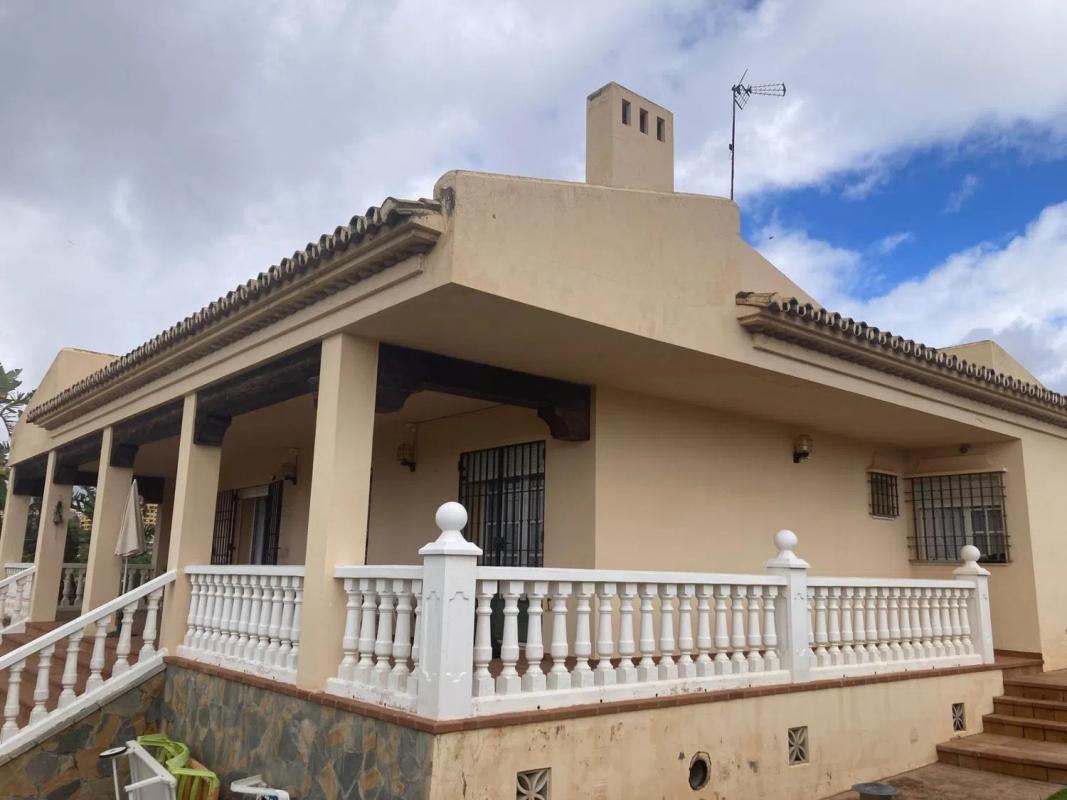 Sprzedaż niezależnego domku jednorodzinnego w Carril de la Resinera, Estepona photo 4