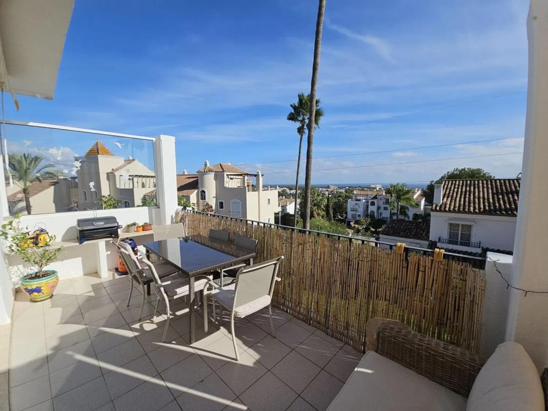 Sale of apartment in Pasaje Mimosas 4, Estepona
photo 1