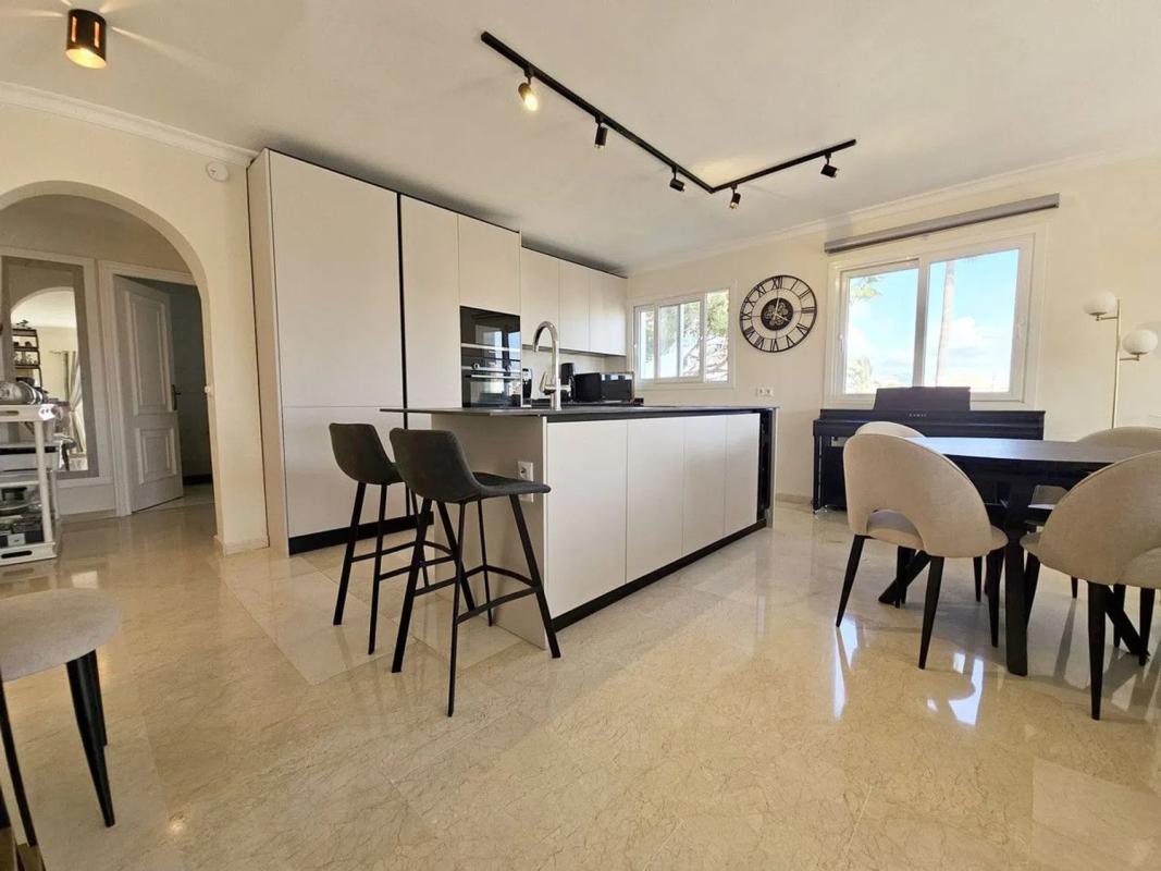 Sale of apartment in Pasaje Mimosas 4, Estepona
photo 2