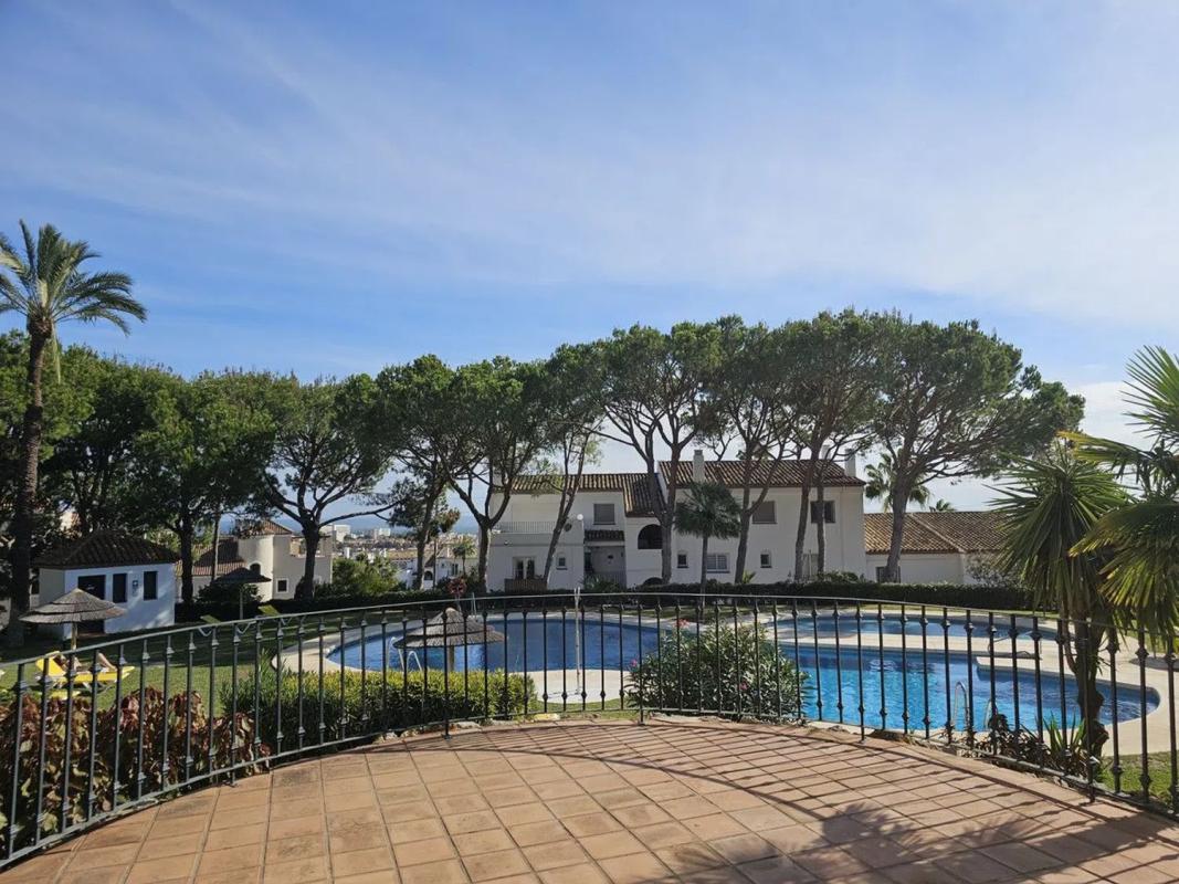 Sale of apartment in Pasaje Mimosas 4, Estepona
photo 5