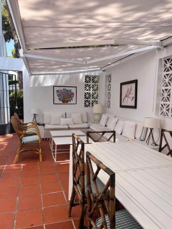 Chalet independiente en venta en Barrio Paraiso-Barronal, Estepona thumbnail 1