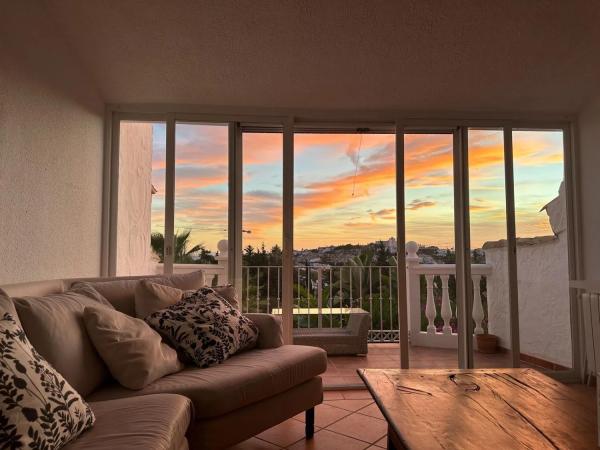 Chalet independiente en venta en Barrio Nueva Atalaya, Estepona thumbnail 1