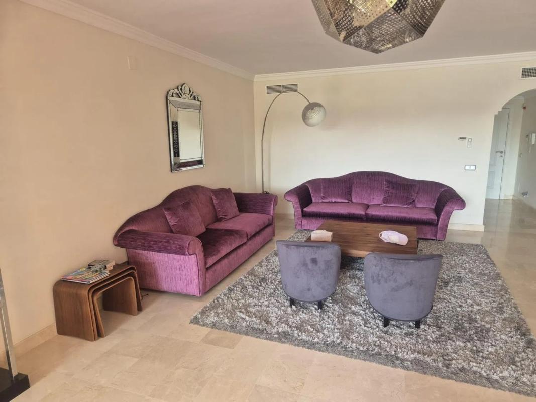 Sale of apartment in Barrio Benatalaya, Estepona
photo 4