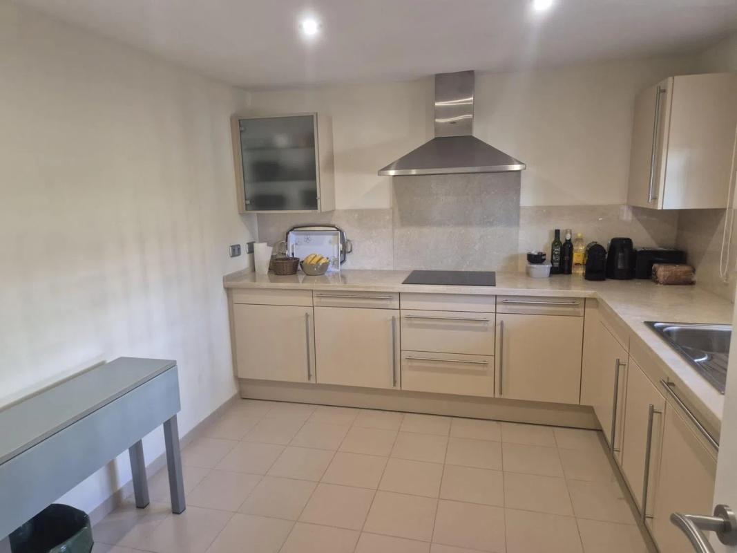 Sale of apartment in Barrio Benatalaya, Estepona
photo 5