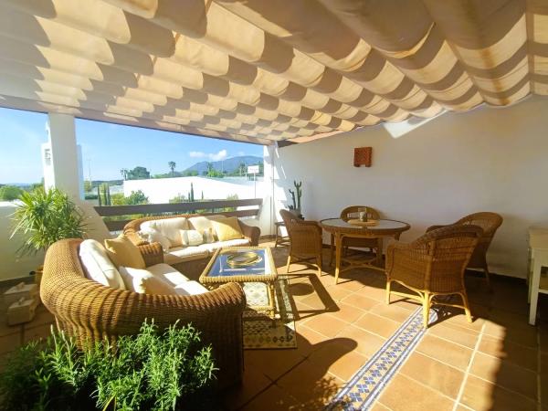Penthouse for sale in Calle Lima, Estepona thumbnail 1
