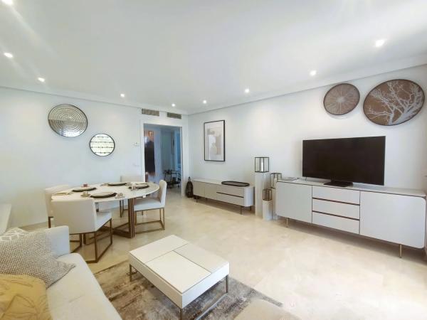 Penthouse for sale in  Calle Lima, Estepona photo 4