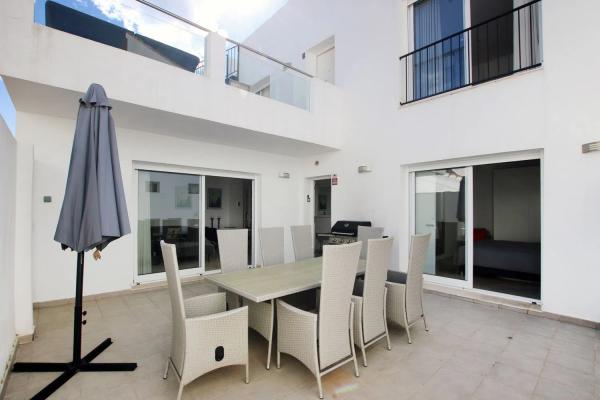 Detached villa for sale in  Barrio Guadalmansa, Estepona photo 4