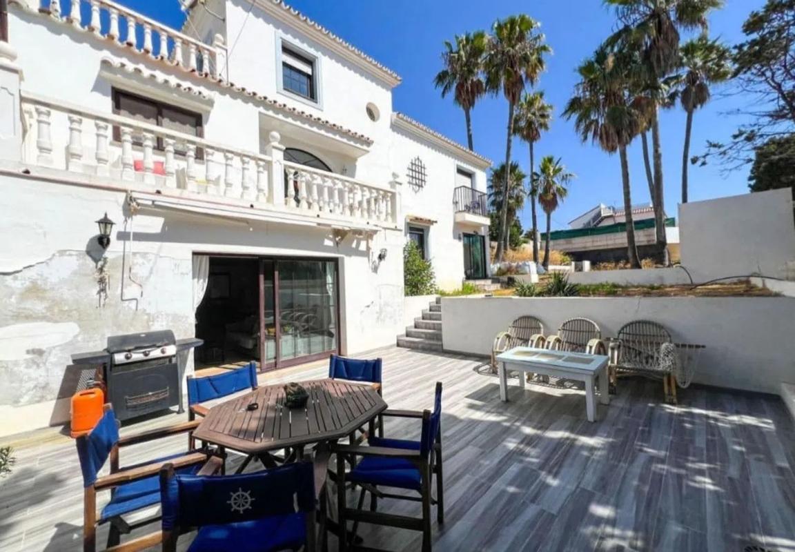 Sale of independent chalet in Barrio Buenas Noches, Estepona
 photo 2
