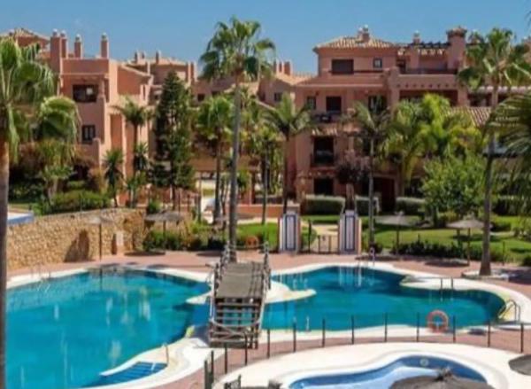 Apartment for sale in  Avenida Hacienda del Sol, 36, Estepona photo 1