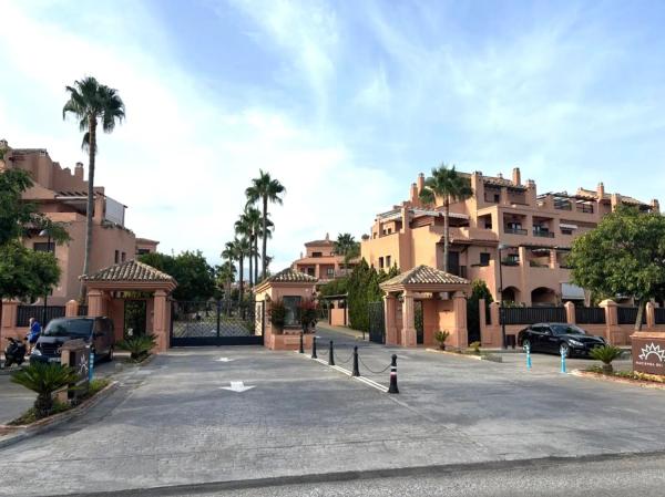 Apartment for sale in  Avenida Hacienda del Sol, 36, Estepona photo 4