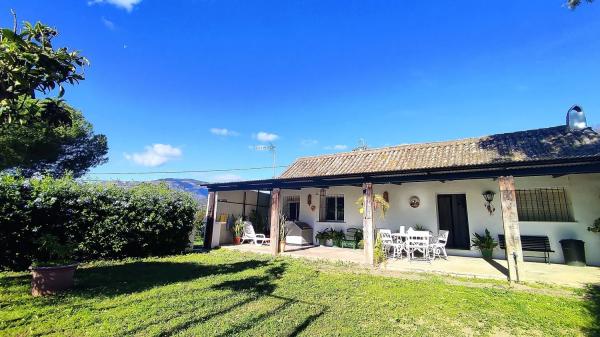 Detached villa for sale in Barrio El Velerín, Estepona photo 1