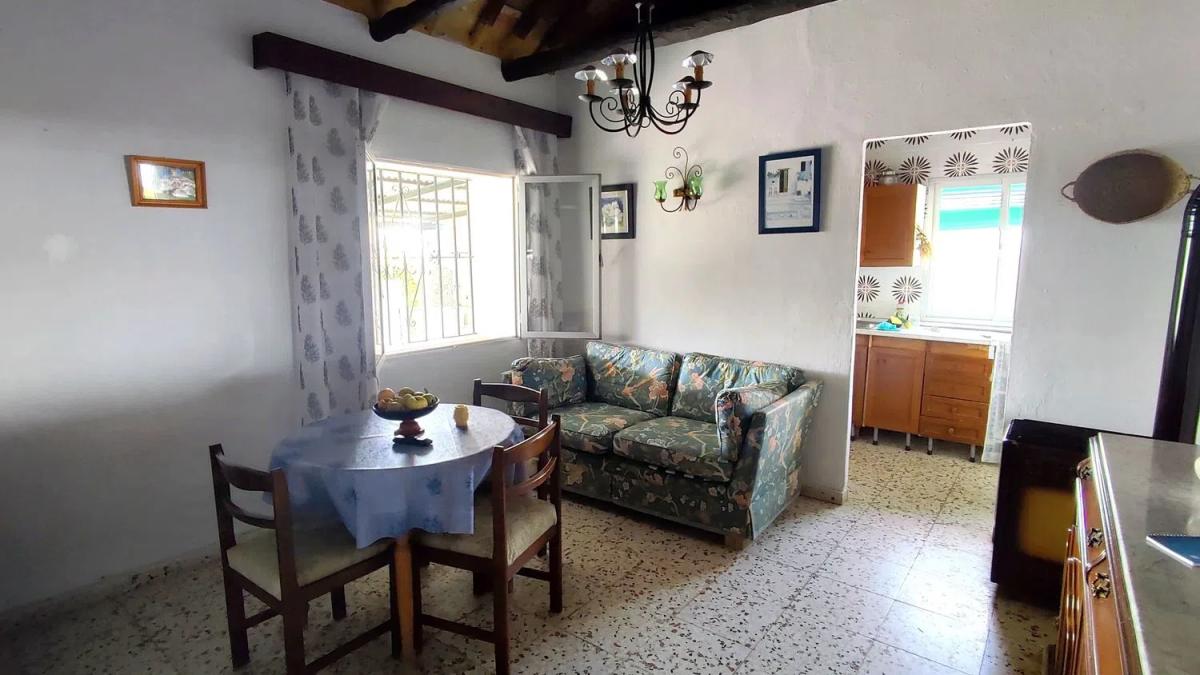 Продажа отдельного шале в  Barrio El Velerín, Эстепона photo 2