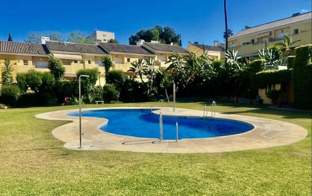 Продажа отдельного шале в Barrio Las Lomas, Эстепона photo 1