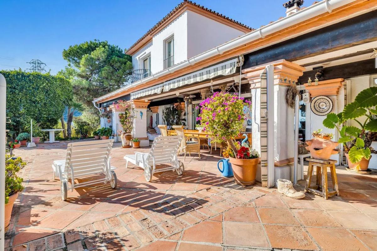 Sale of independent chalet in Arroyo las Cañas, Estepona
 photo 2