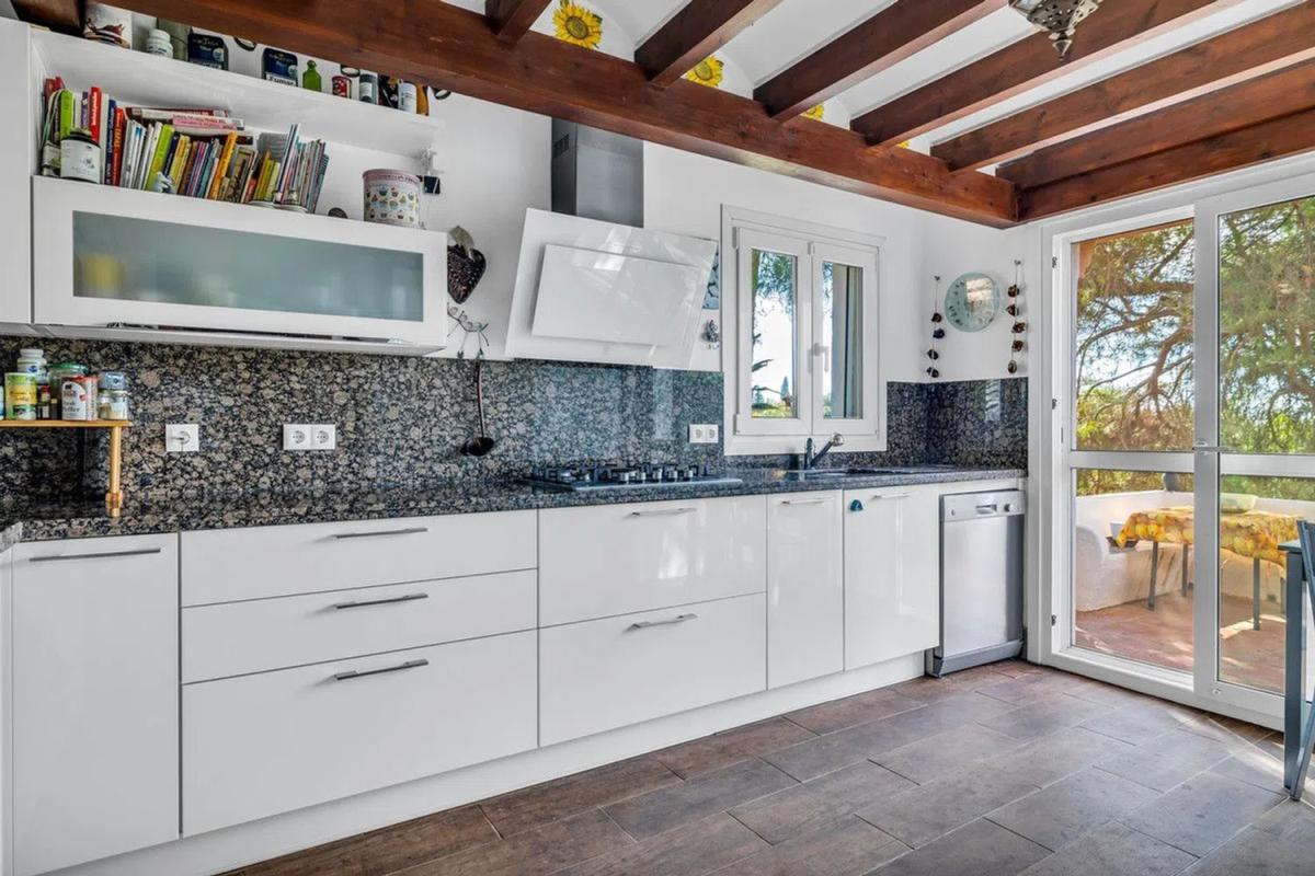 Sale of independent chalet in Arroyo las Cañas, Estepona
 photo 4