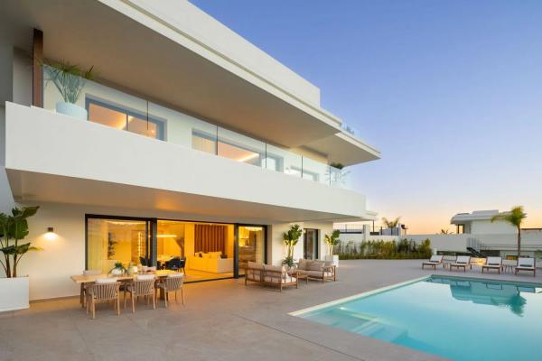 Chalet independiente en venta en Barrio Paraiso-Barronal, Estepona photo 1