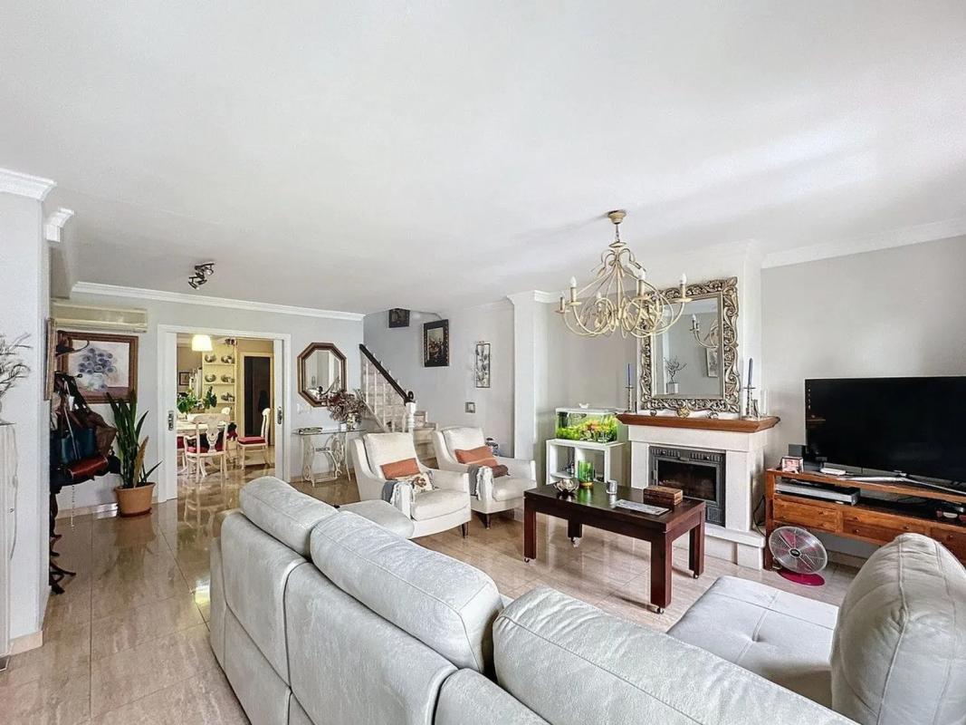 Продажа отдельного шале в Calle Ebro, Эстепона photo 1