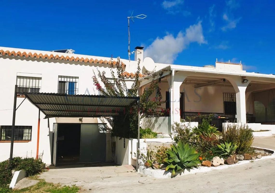 Sale of independent chalet in Barrio Punta Plata, Estepona
photo 1