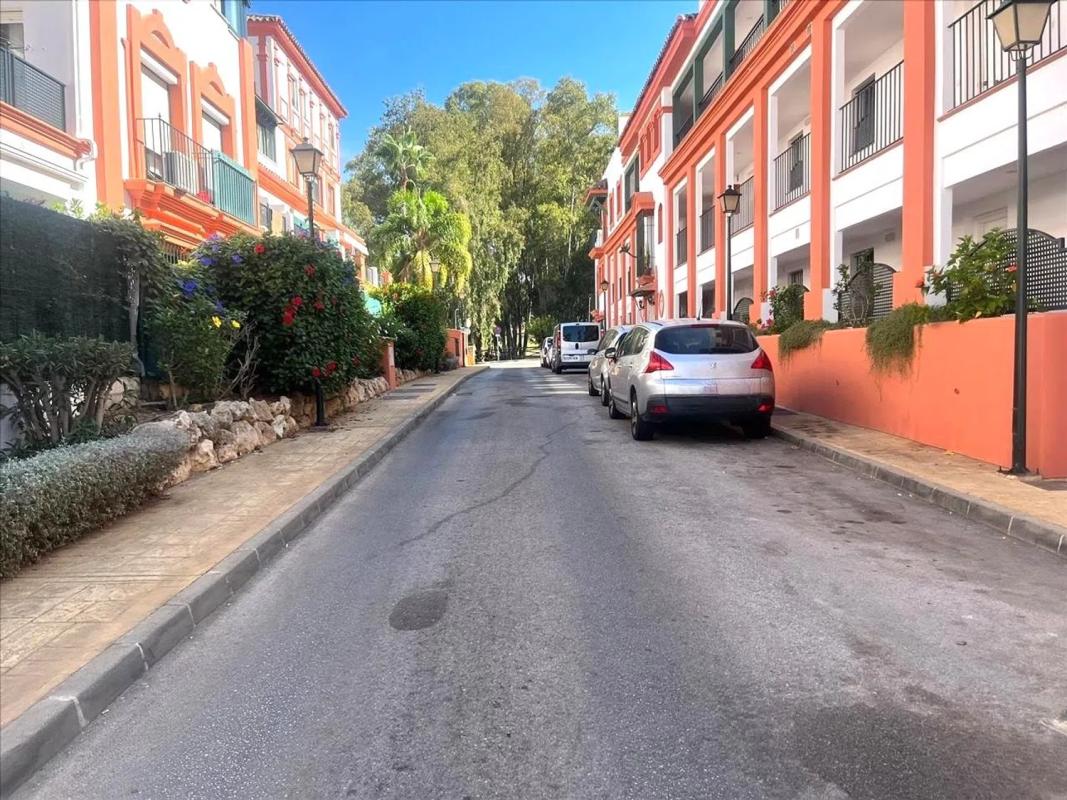 Venta de piso en Calle Pico de los Reales, Estepona
 photo 2