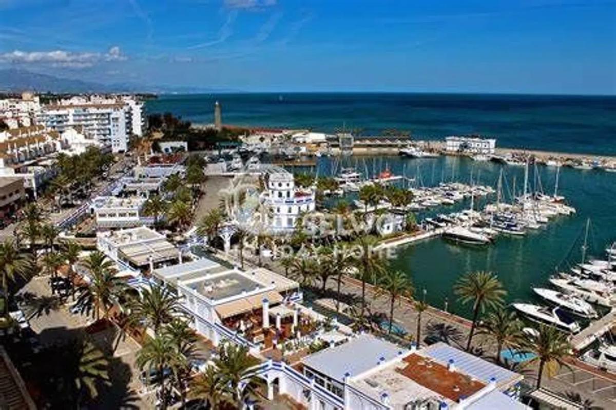 Venta de piso en Calle Pico de los Reales, Estepona
 photo 3