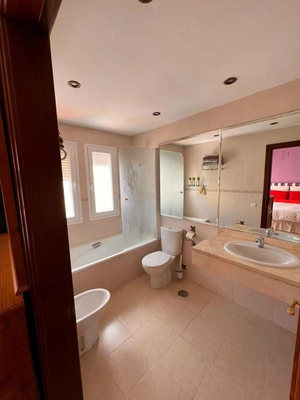 Sale of independent chalet in Barrio Centro, Estepona
 photo 2