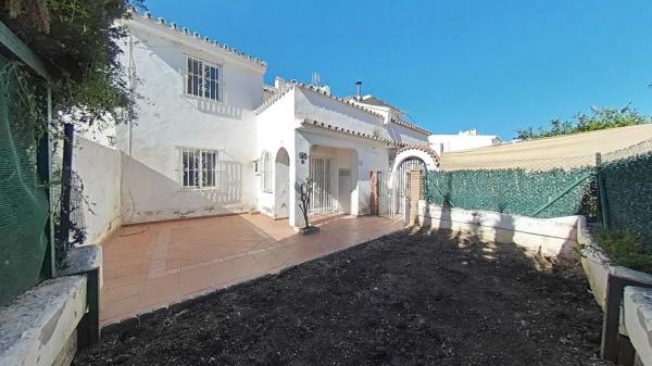 Chalet independiente en venta en Calle Sin Número 31, Estepona thumbnail 1