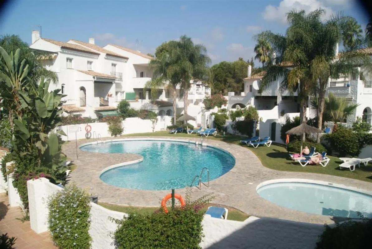 Venta de piso en Avenida Avenue de la Gardenia, 9, Estepona
photo 1
