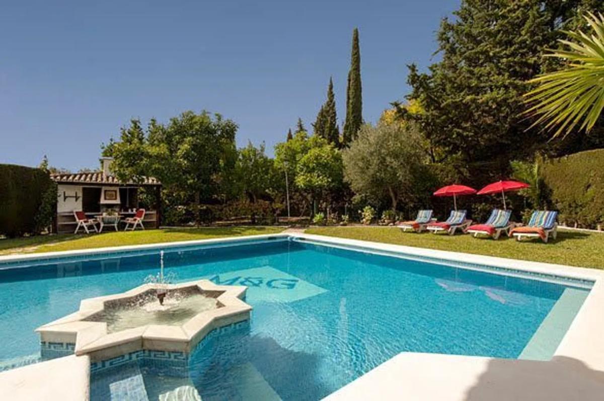 Sprzedaż niezależnego domku jednorodzinnego w Barrio Bel-Air, Estepona photo 1