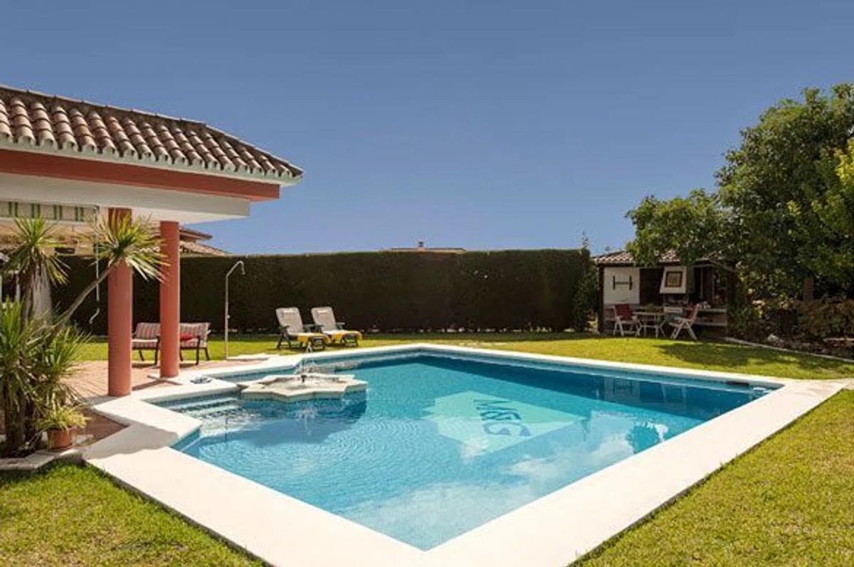 Sprzedaż niezależnego domku jednorodzinnego w Barrio Bel-Air, Estepona photo 2