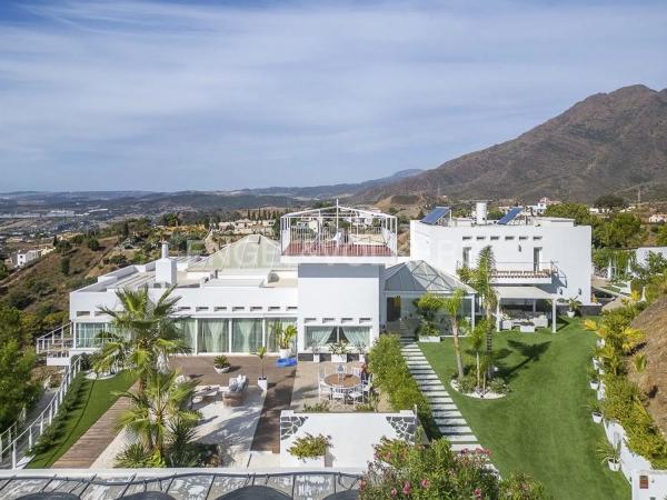 Chalet independiente en venta en Camino los Reales, Estepona photo 1