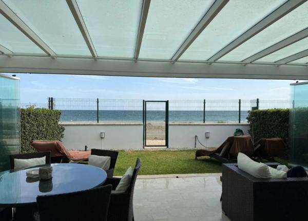 Detached villa for sale in  Urbanizacion Presidente Beach, 7, Estepona photo 1