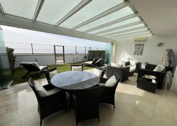 Detached villa for sale in  Urbanizacion Presidente Beach, 7, Estepona photo 4