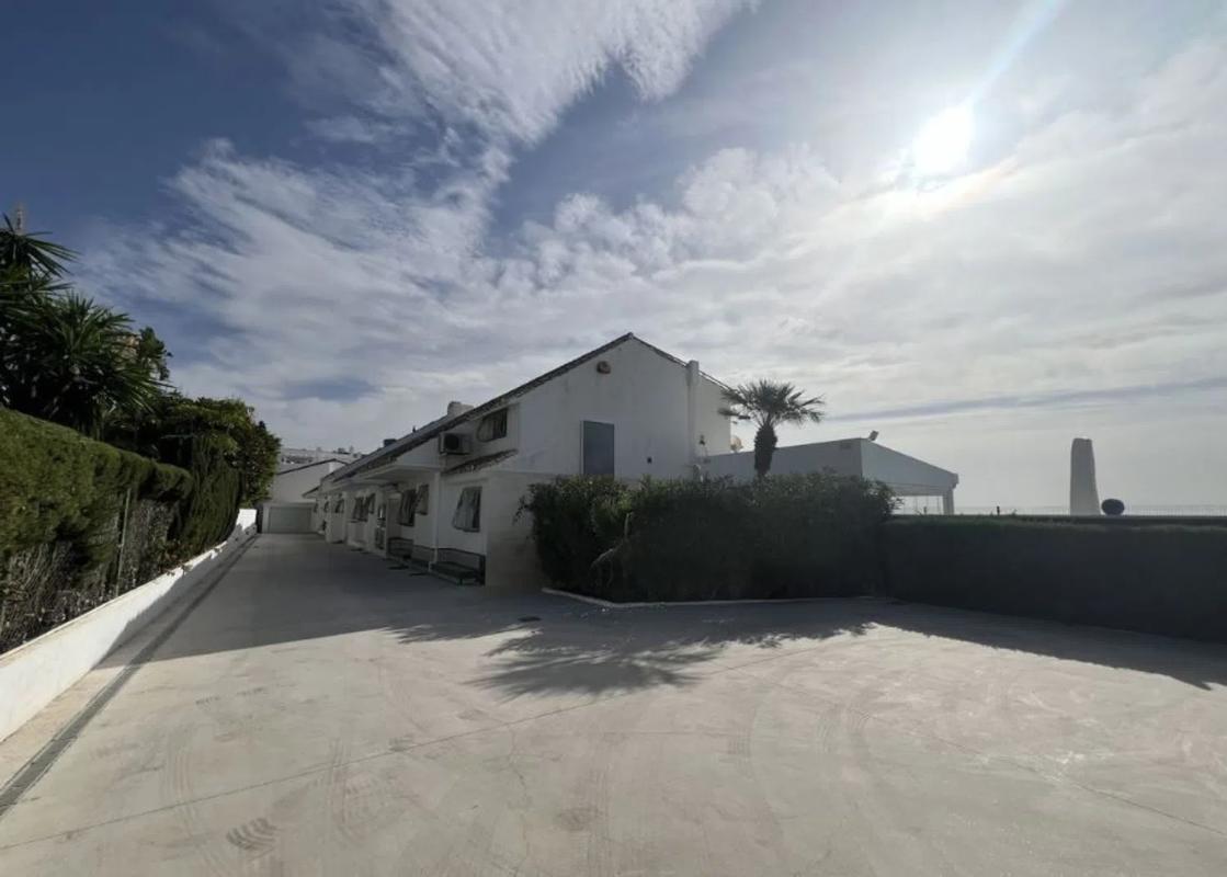 Sprzedaż niezależnego domku jednorodzinnego w Urbanizacion Presidente Beach, 7, Estepona photo 5