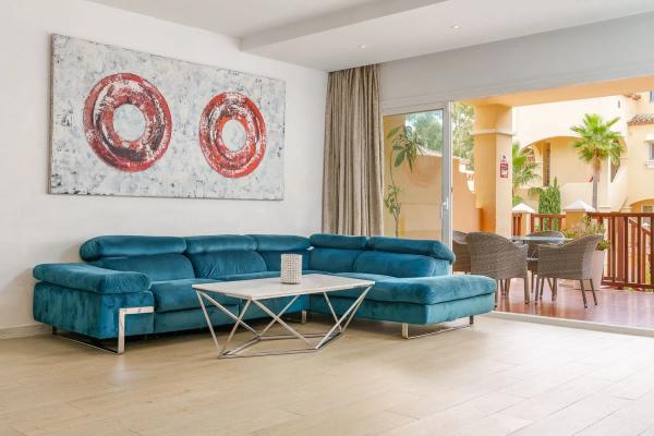 Apartment for sale in  Marques de Atalaya, 75, Estepona photo 3