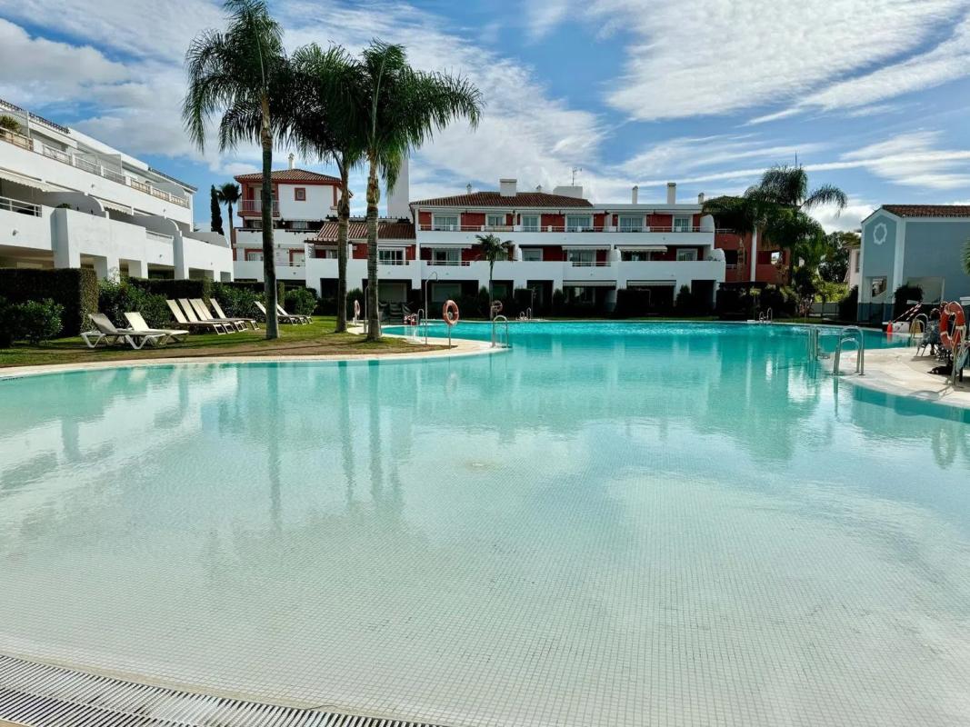 Sale of apartment in Calle Alqueria, Estepona
photo 1