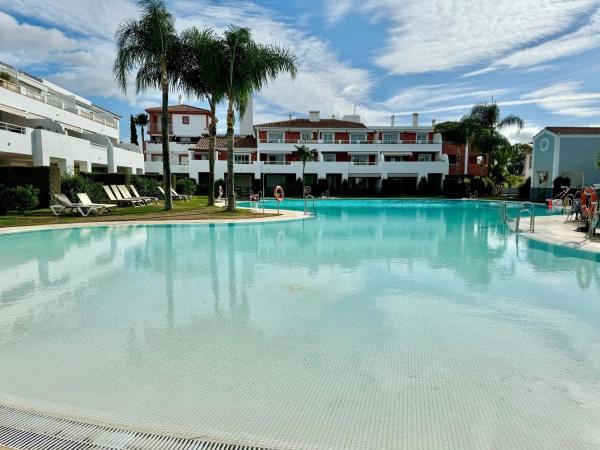 Apartment for sale in  Calle Alqueria, Estepona photo 1