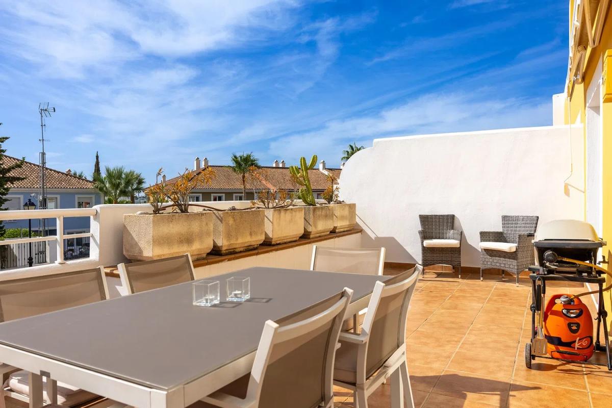 Sale of apartment in Calle Alqueria, Estepona
photo 2