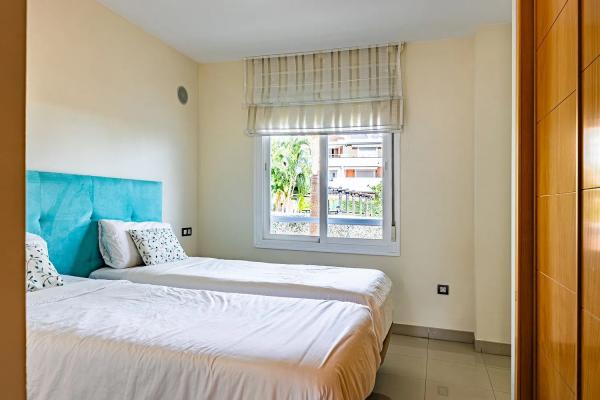 Apartment for sale in  Calle Alqueria, Estepona photo 4