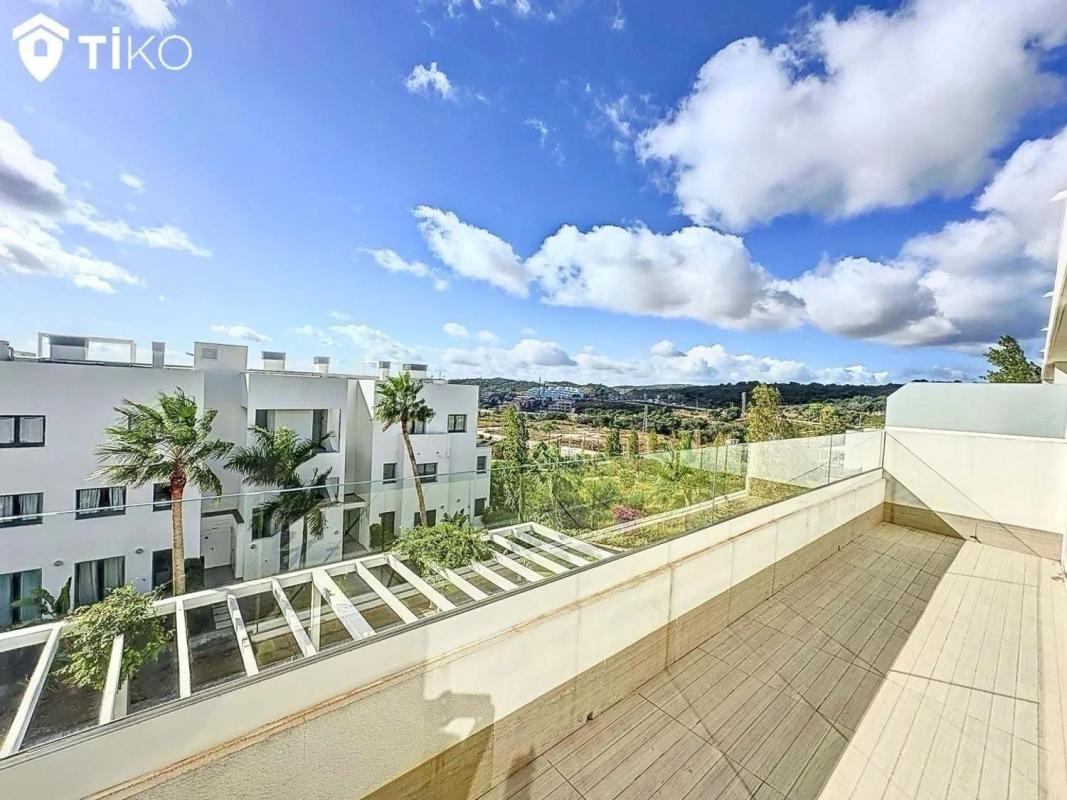 Venta de piso en Calle de la Bahìa, Estepona
photo 3