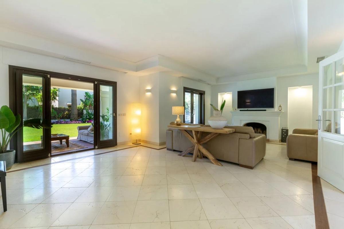 Venta de chalet independiente en Barrio Casasola, Estepona
photo 2
