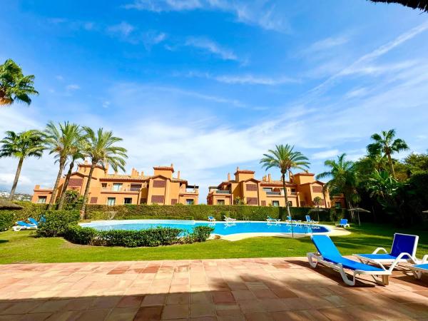 Apartment for sale in  Calle Pico Alcazaba, 21, Estepona photo 1
