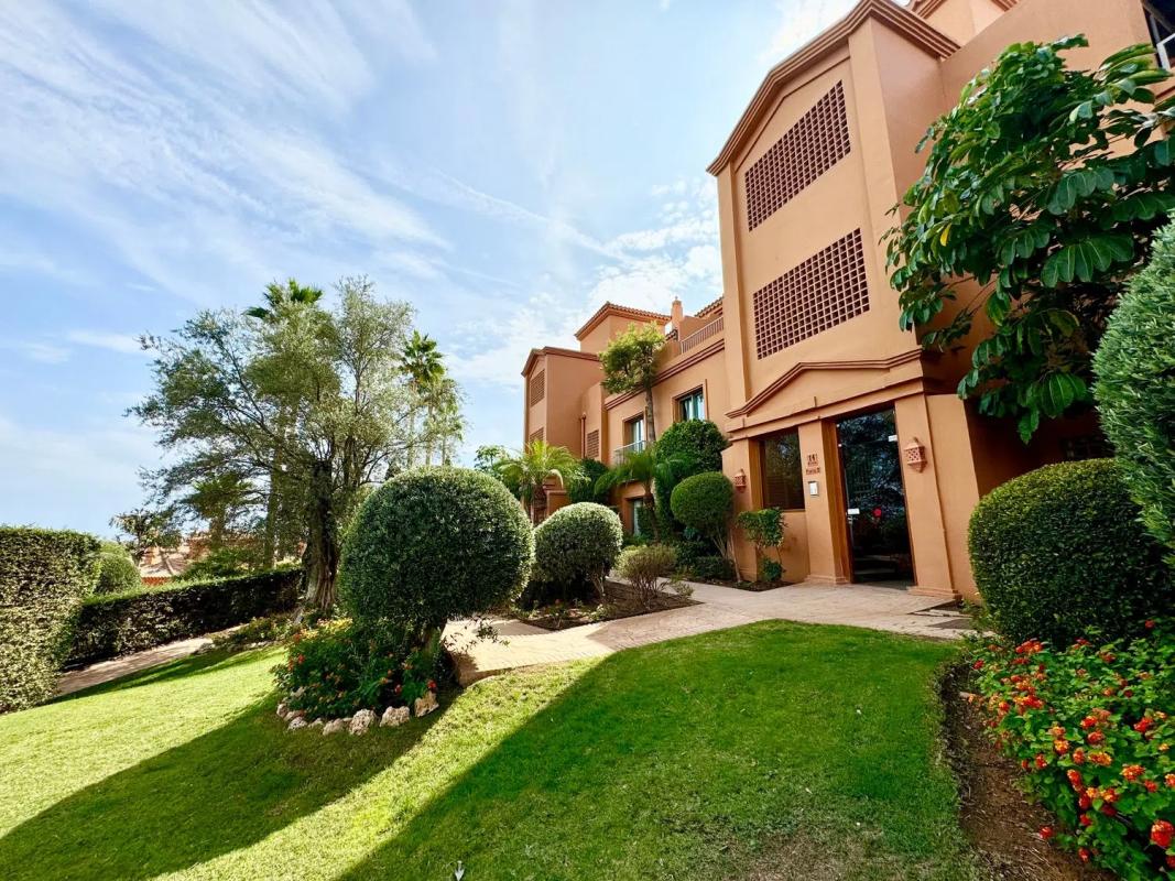 Venta de piso en Calle Pico Alcazaba, 21, Estepona
 photo 3