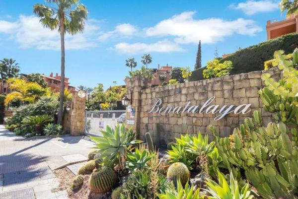 Apartment for sale in  Calle Pico Alcazaba, 21, Estepona photo 4