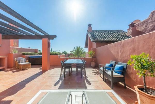 Пентхаус на продажу в Urbanización Playa Guadalmansa, Эстепона photo 1