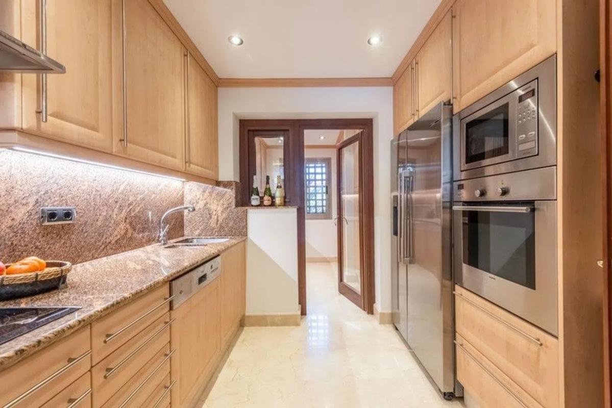 Penthouse sale in  Urbanización Playa Guadalmansa, Estepona photo 4