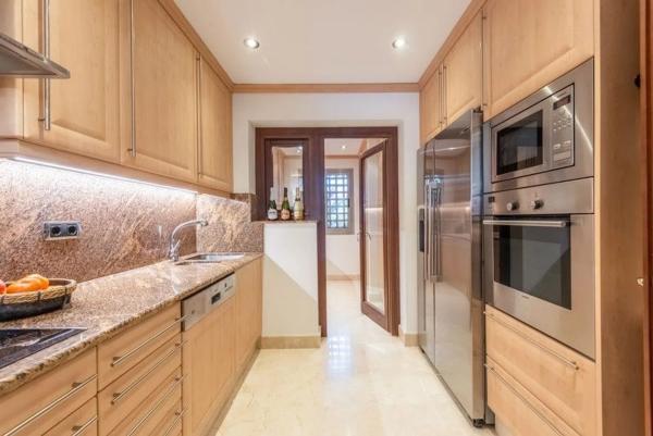 Пентхаус на продажу в  Urbanización Playa Guadalmansa, Эстепона photo 4