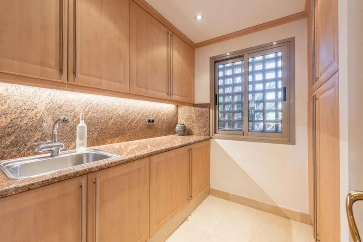 Penthouse sale in  Urbanización Playa Guadalmansa, Estepona photo 5