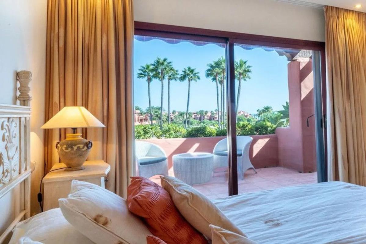 Penthouse sale in Urbanizacion Menara Beach, Estepona photo 1