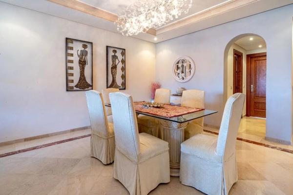 Penthouse for sale in Urbanizacion Menara Beach, Estepona thumbnail 2