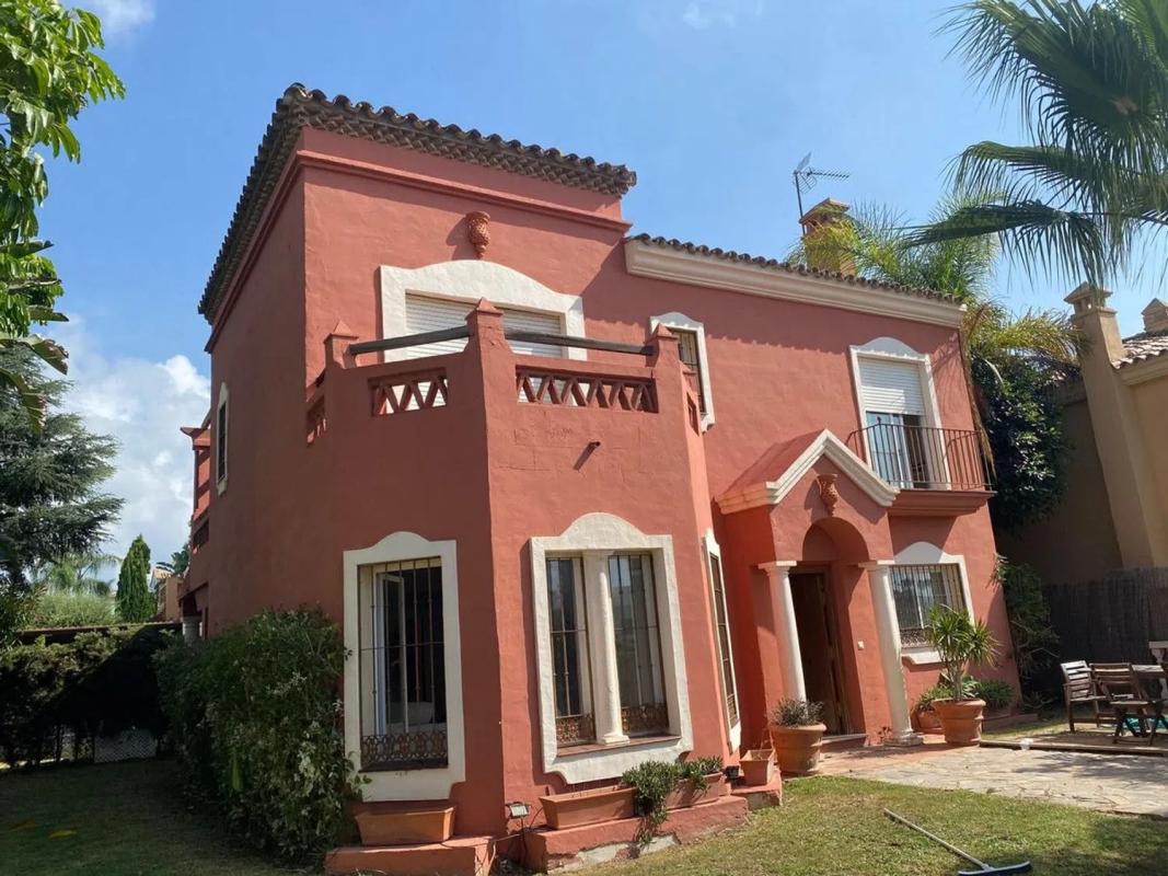Sprzedaż niezależnego domku jednorodzinnego w Barrio Bel-Air, Estepona photo 1